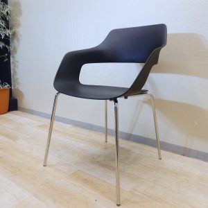 ドイツメーカーのおしゃれなチェア、ウィルクハーン（wilkhahn）のオッコチェア （Occo chair）です